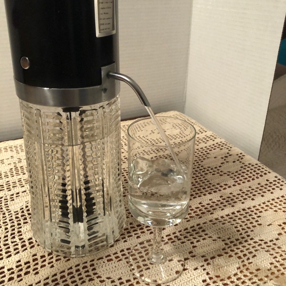 Rare cordless mix and serve drink dispenser - Picture 3 of 16